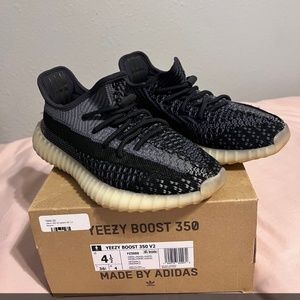 Yeezy 350 V2